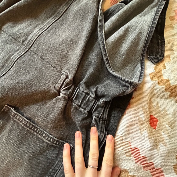 Light wash black overalls size medium - Picture 4 of 7